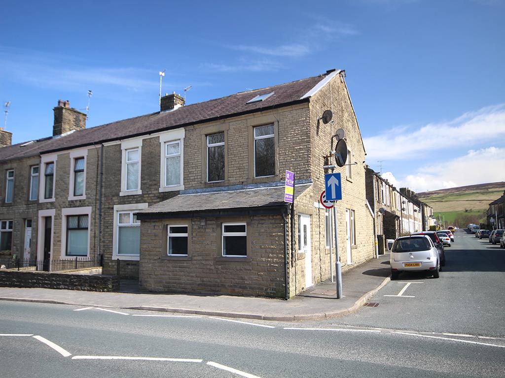 2 bedroom flat To Let in Earby - Main Image